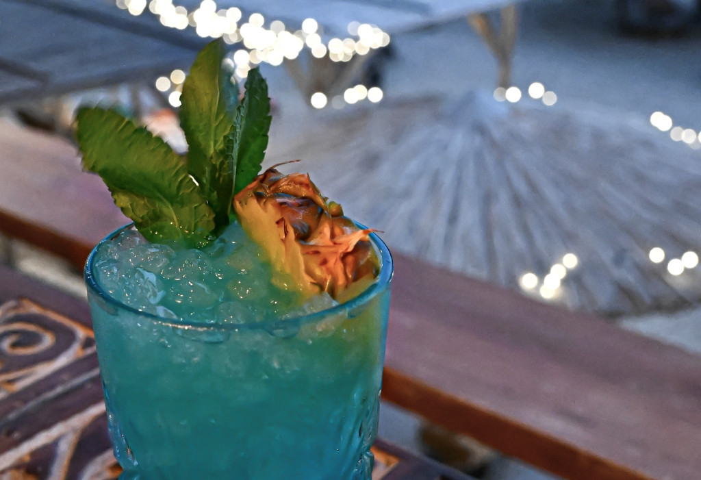 Pool Bar